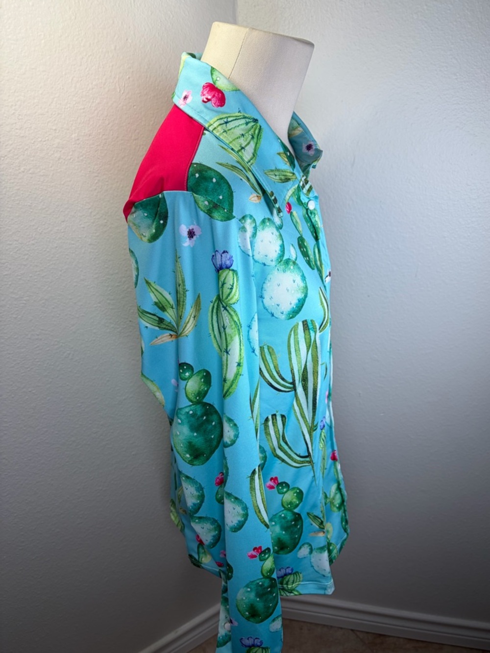 Ranch Dressn Watercolor Cactus Performance Snap Button Blouse L/S - Picture 6 of 8